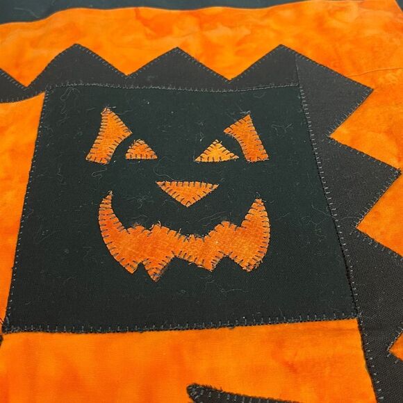 Halloween Wall Hanging Machine Stitched Spooky Jack O’ Lanterns & bat 18”x18” - Picture 3 of 6